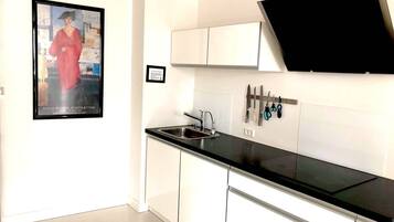 Apartment, 2 Bedrooms | Private kitchen | Fridge, oven, stovetop, dishwasher