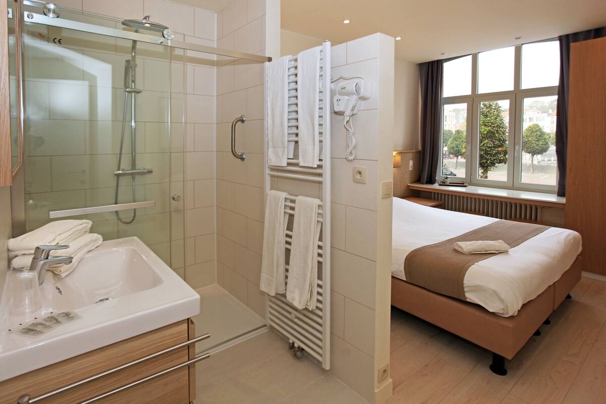 family suite, 2 bedrooms | 1 bedroom, in-room safe, cots/infant beds, free wifi