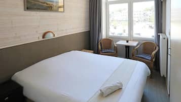 Cofres nos quartos, berços (sobretaxa), Wi-Fi de cortesia, roupa de cama