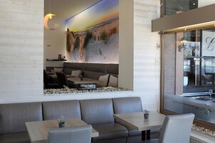 Se sirven almuerzos, cenas y cocina belga 