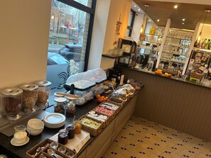 Breakfast buffet - Hotel Cecil (De Panne)