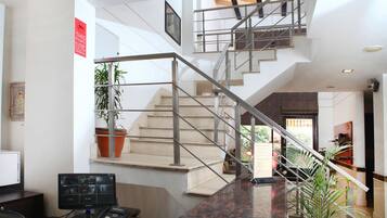 32-inch LCD TV with cable channels, TV