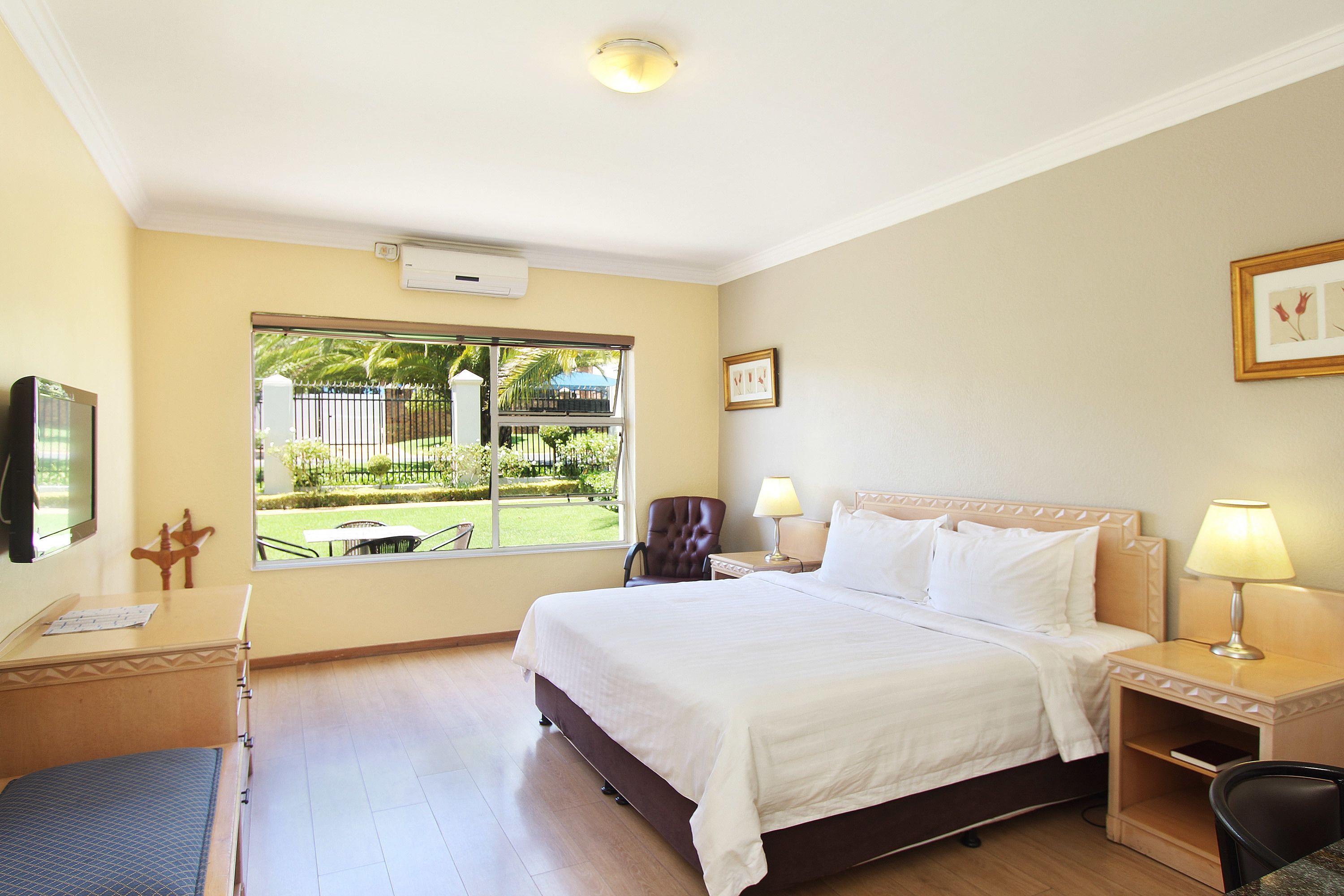 city double room, 1 bedroom | in-room safe, desk, free wifi