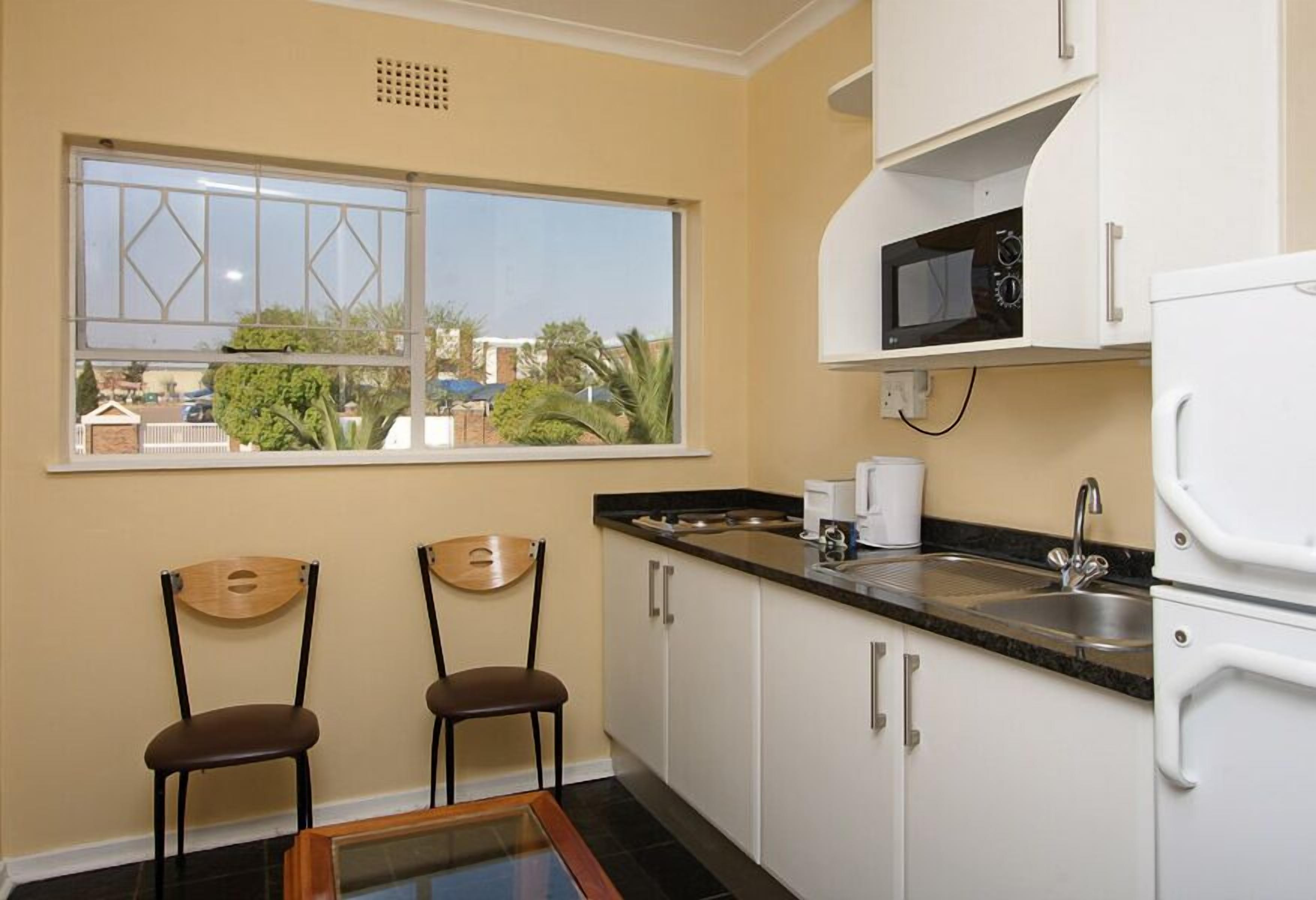 apartment, 2 bedrooms | private kitchen | full-sized fridge, microwave, stovetop, cookware/dishes/utensils