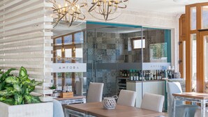 A modern interior with a bar area, seating, and a glass partition labeled "AMFORA". - Hotel Casa del Mare - Amfora (Orahovac)