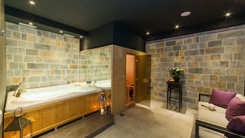 Sauna, hot tub