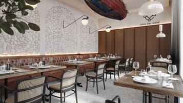 Menyajikan masakan Mediterania