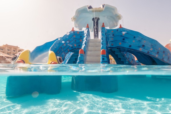 3 outdoor pools, pool umbrellas, sun loungers
