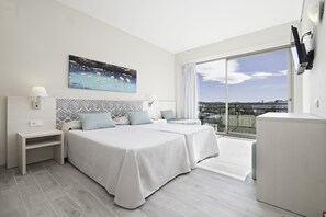 Standaard tweepersoonskamer | Een bureau, verduisterende gordijnen, beddengoed