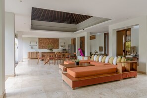 21 吋平面電視連衛星電視頻道、電視、壁爐