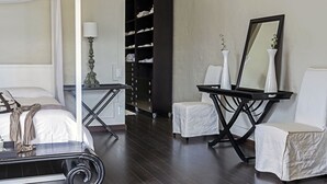 Unclassified image, 3 of 8, button - Villa Angelica (Franschhoek)