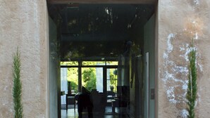 Unclassified image, 4 of 8, button - Villa Angelica (Franschhoek)