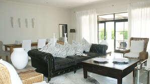 Unclassified image, 2 of 8, button - Villa Angelica (Franschhoek)