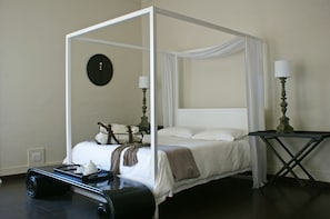 2 bedrooms, premium bedding, in-room safe, individually decorated - Villa Angelica (Franschhoek)