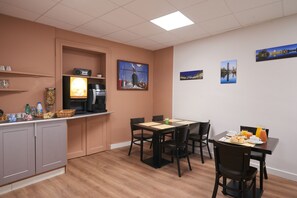 Kontinental frokost hver dag (EUR 8 per person)