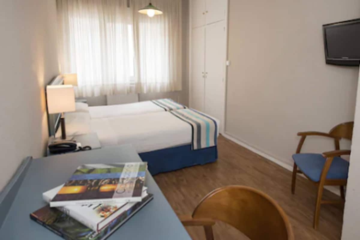 Studio, 2 eenpersoonsbedden, niet-roken, kitchenette | Individueel gemeubileerd, verduisterende gordijnen, gratis wifi