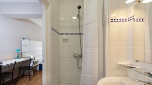 تجهيزات دش، مجففات شعر، مناشف، صابون