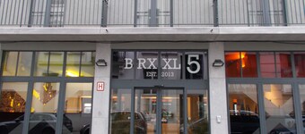 BRXXXL5 - Hostel