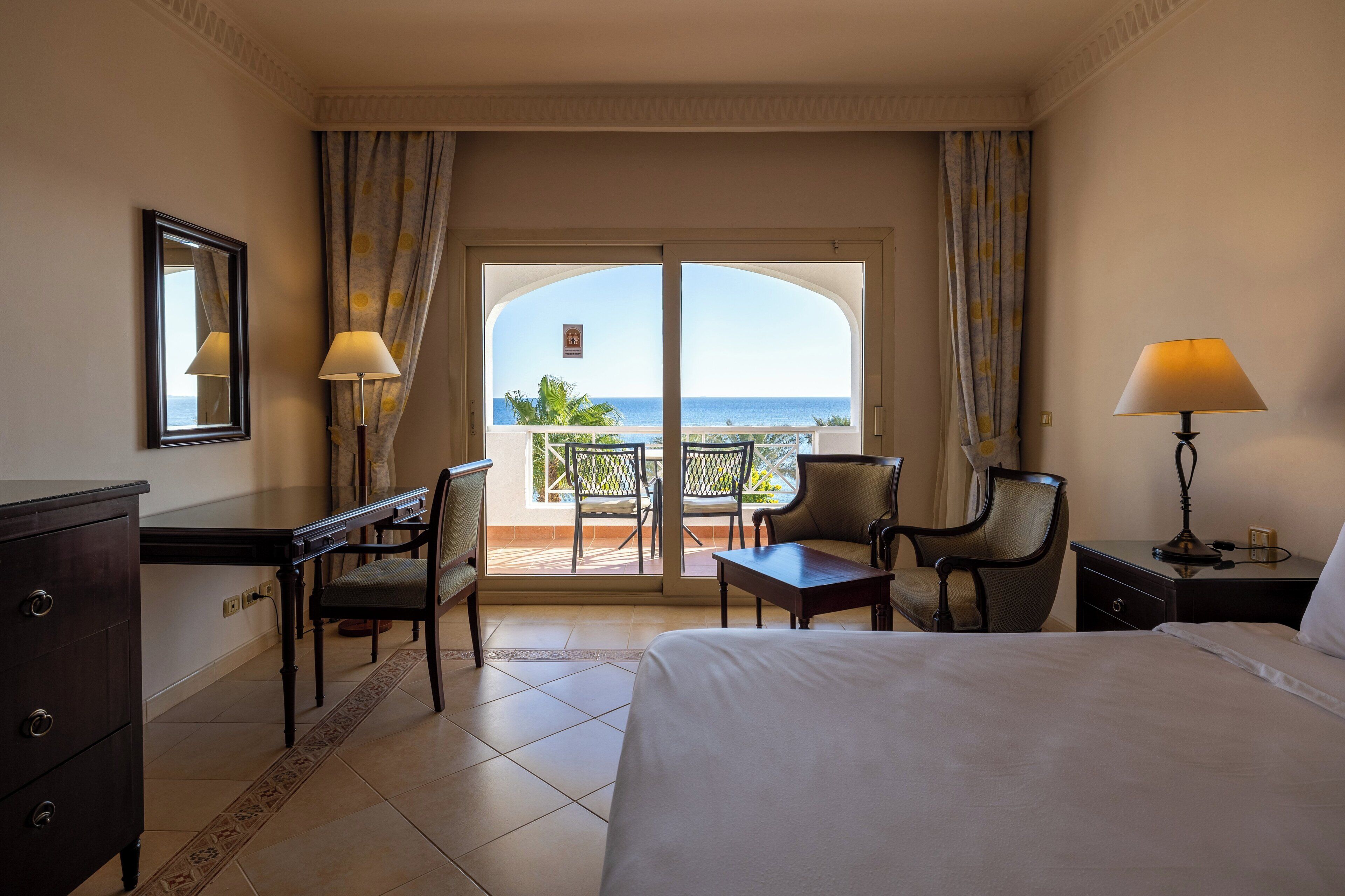 标准房, 1 张特大床, 阳台, 海景 | 1 多间卧室、高档床上用品、迷你吧、客房内保险箱