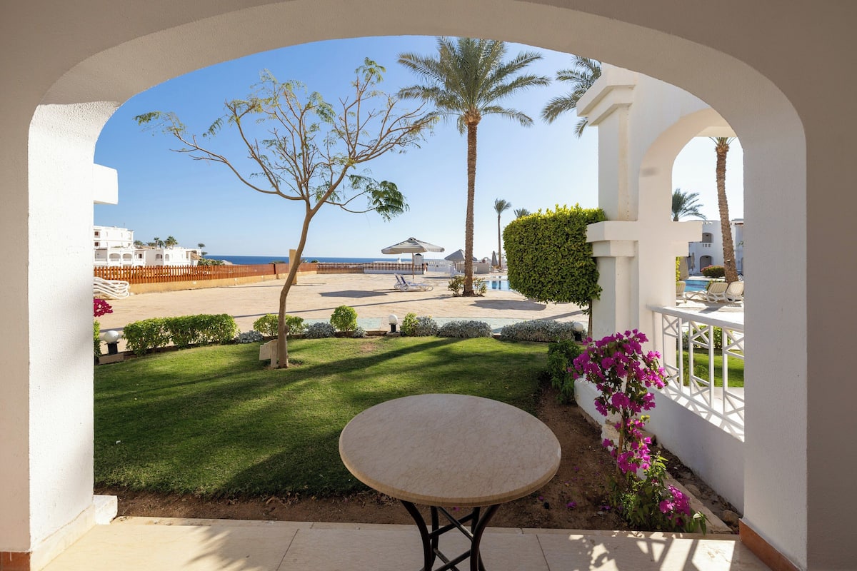 Standaard kamer, 2 eenpersoonsbedden, balkon, uitzicht op zee (Pool Access) | 1 slaapkamer, luxe beddengoed, een minibar, een kluis op de kamer