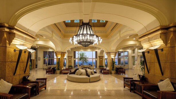 A spacious lobby with a central seating area, large chandelier, and multiple seating options. - Continental Plaza Beach Resort (Sharm El Sheikh)