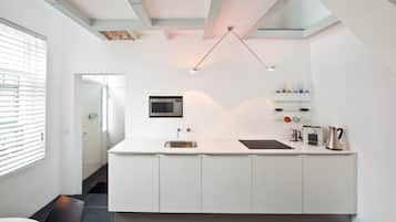 Apartment, 1 Schlafzimmer | Eigene Küche | Wasserkocher mit Kaffee-/Teezubehör, Kühlschrank, Mikrowelle, Ofen