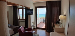 Triple Room | Desk, free cribs/infant beds, rollaway beds, free WiFi - Villa Cerniglia (Cefalù)