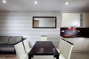 Superior Apartment, 2 Bedrooms (With Private Parking) | In-room dining - Apartments Kopecna (Brno)