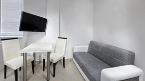 Studio (With Private Parking) | Living area | Flat-screen TV, DVD player - Apartments Kopecna (Brno)