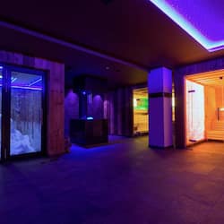 Sauna, hot tub, steam room, Turkish bath/hammam, body treatments