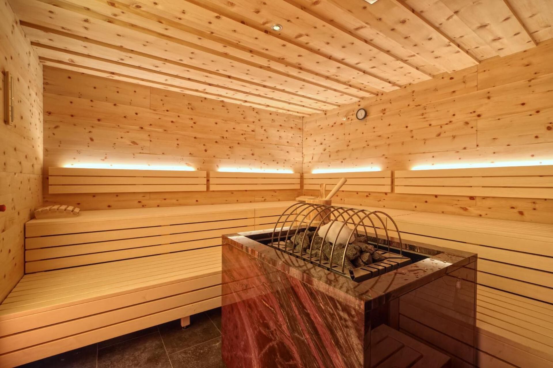 sauna, hot tub, steam room, turkish bath/hammam, body treatments