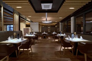 Breakfast and dinner served - Bonfanti Design Hotel (Chienes)