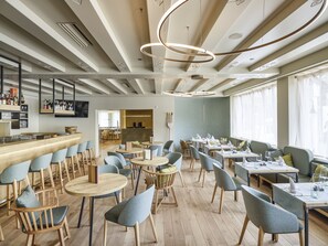 Breakfast and dinner served, local cuisine