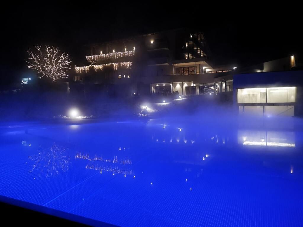 indoor pool, outdoor pool, open 7:30 am to 10:00 pm, pool loungers