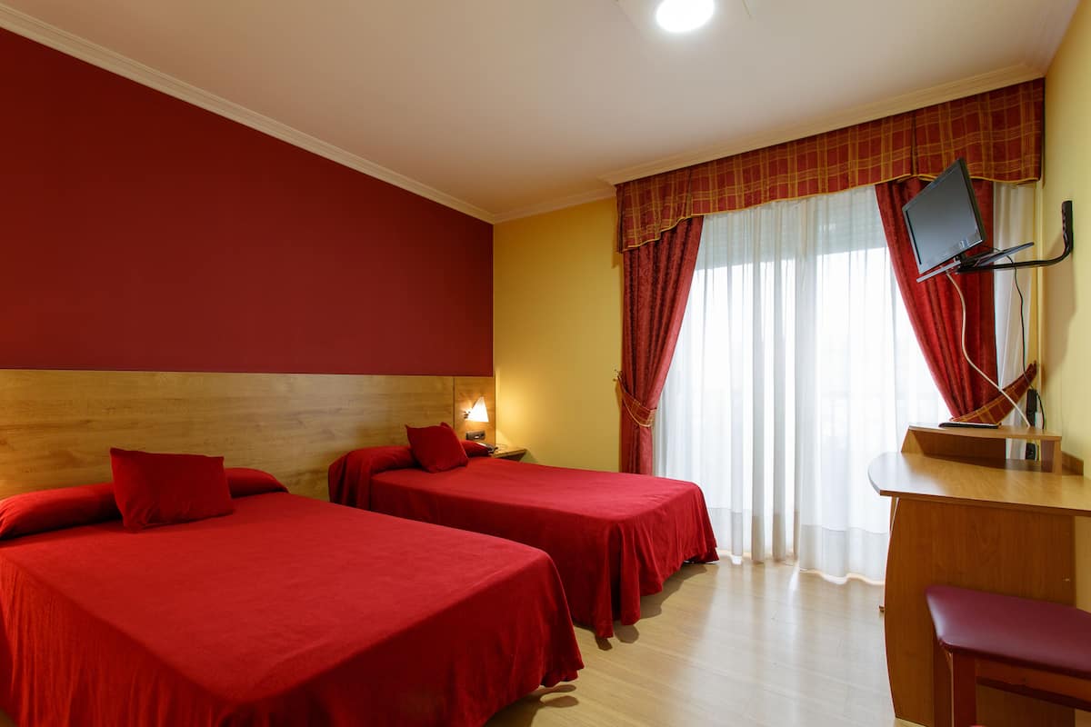 Standard Single Room | In-room safe, blackout drapes, soundproofing, iron/ironing board