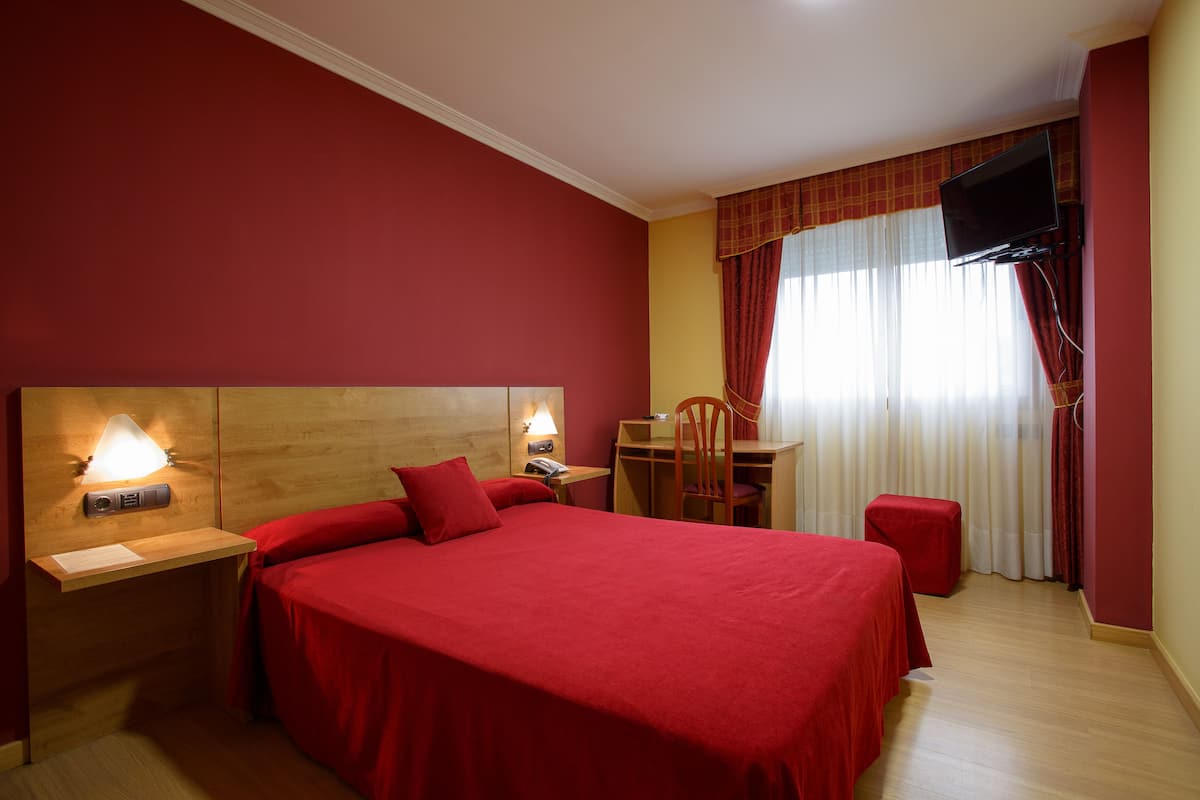 Double Room | In-room safe, blackout drapes, soundproofing, iron/ironing board