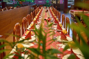 Lunch and dinner served, Regional cuisine - Hotel Pontiñas (Lalin)
