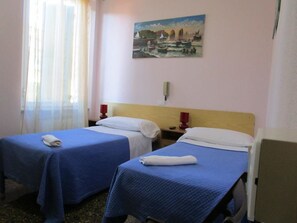 Room, 2 Twin Beds | Bed sheets - Hotel Massena (Genoa)
