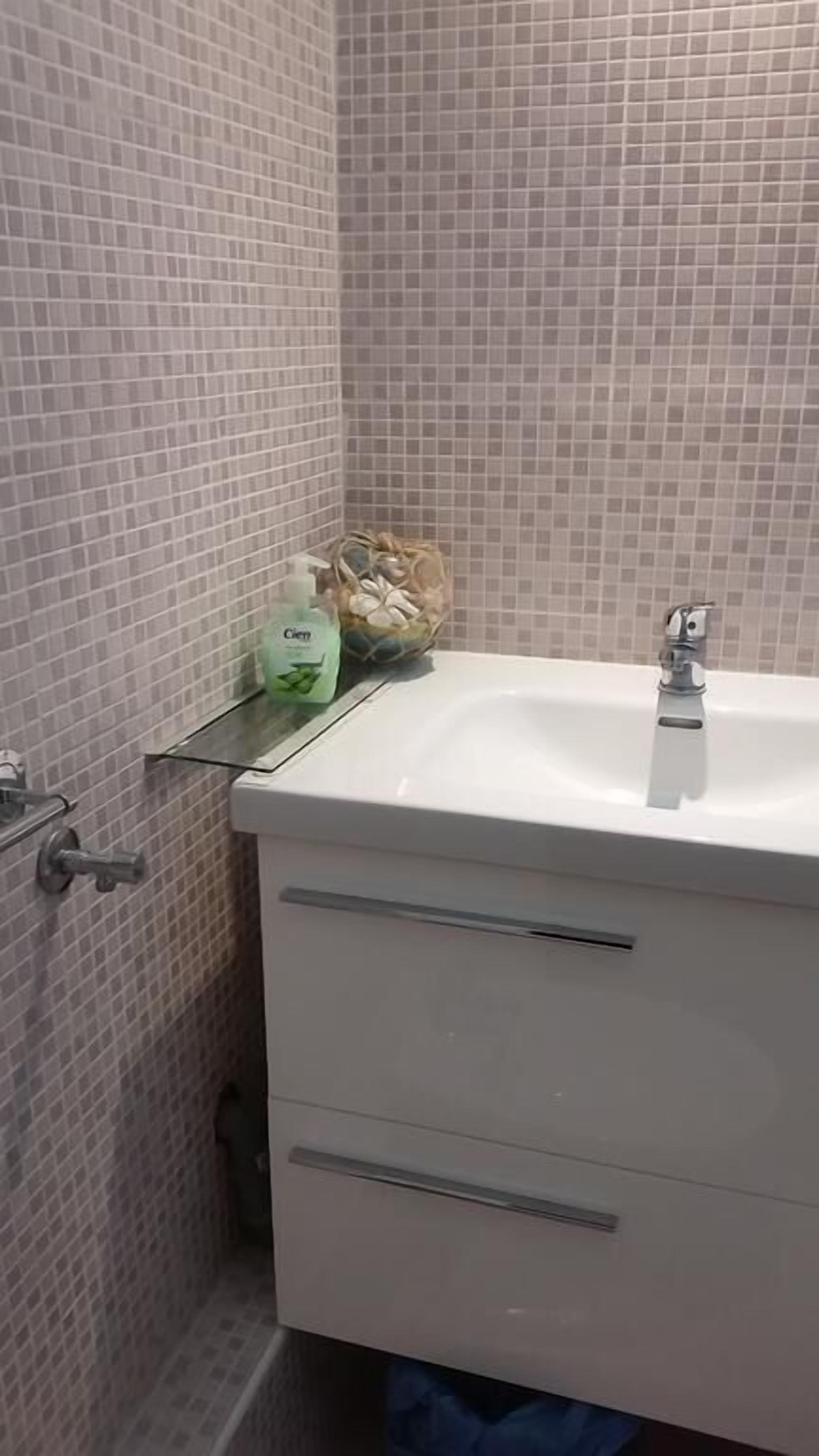 Basic-Zimmer | Waschbecken im Bad