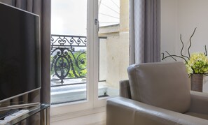Penthouse, 4 Bedrooms (Tour Eiffel) | Living room | Flat-screen TV, DVD player - Résidence Charles Floquet (Paris)