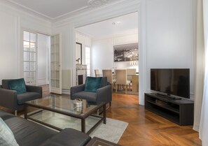 Classic Apartment, 3 Bedrooms, 2 Bathrooms | Living room | Flat-screen TV, DVD player - Résidence Charles Floquet (Paris)