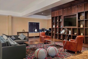 Lobby - Four Points By Sheraton Regina (Regina)