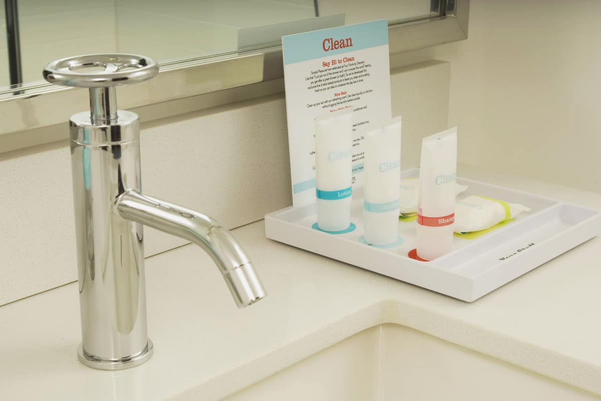 combined shower/bathtub, hair dryer, towels, soap