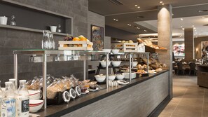 Free daily buffet breakfast - AMERON Davos Swiss Mountain Resort (Davos)