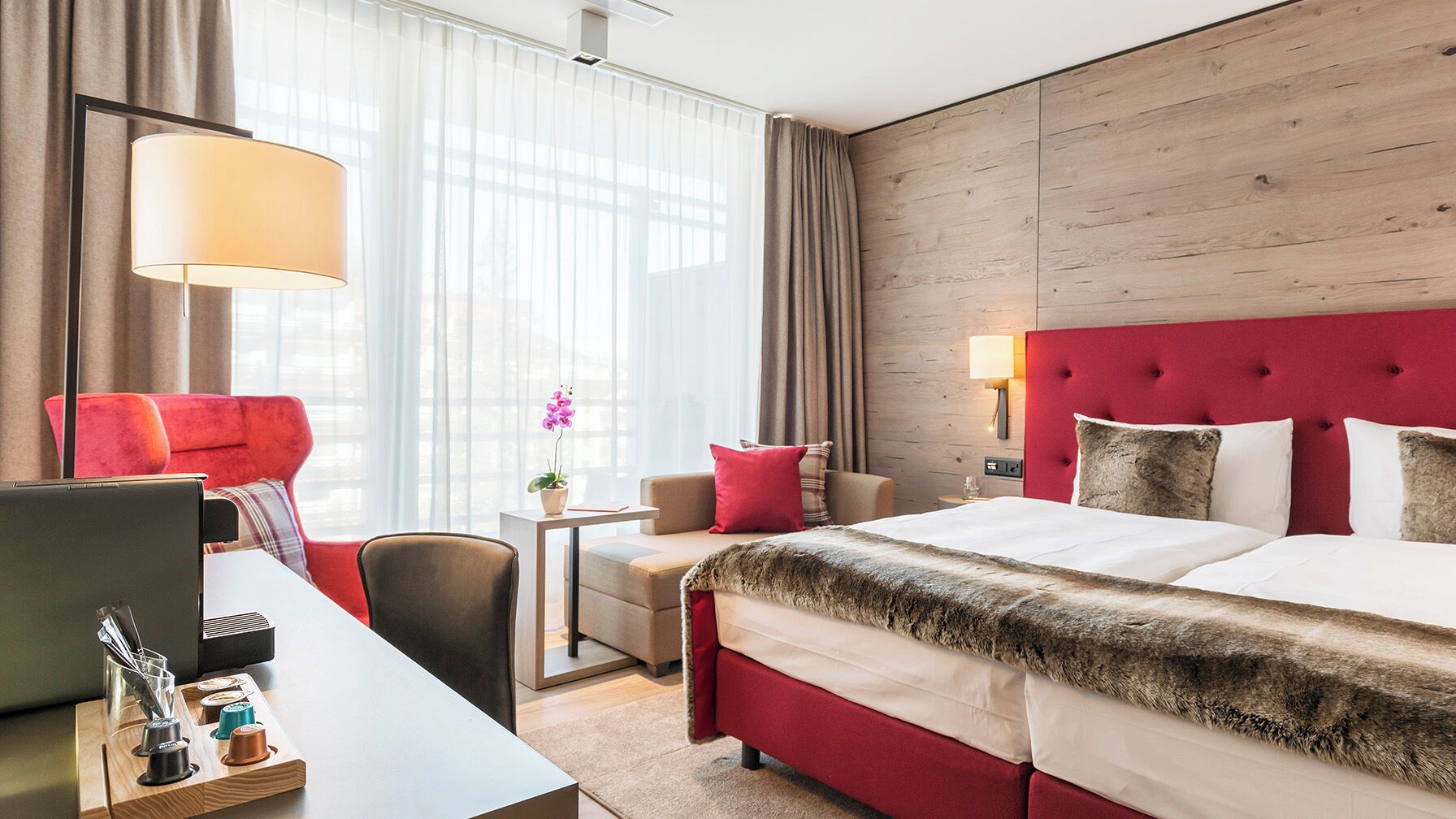 Comfort Double Room, 2 Twin Beds | Premium bedding, in-room safe, desk, laptop workspace