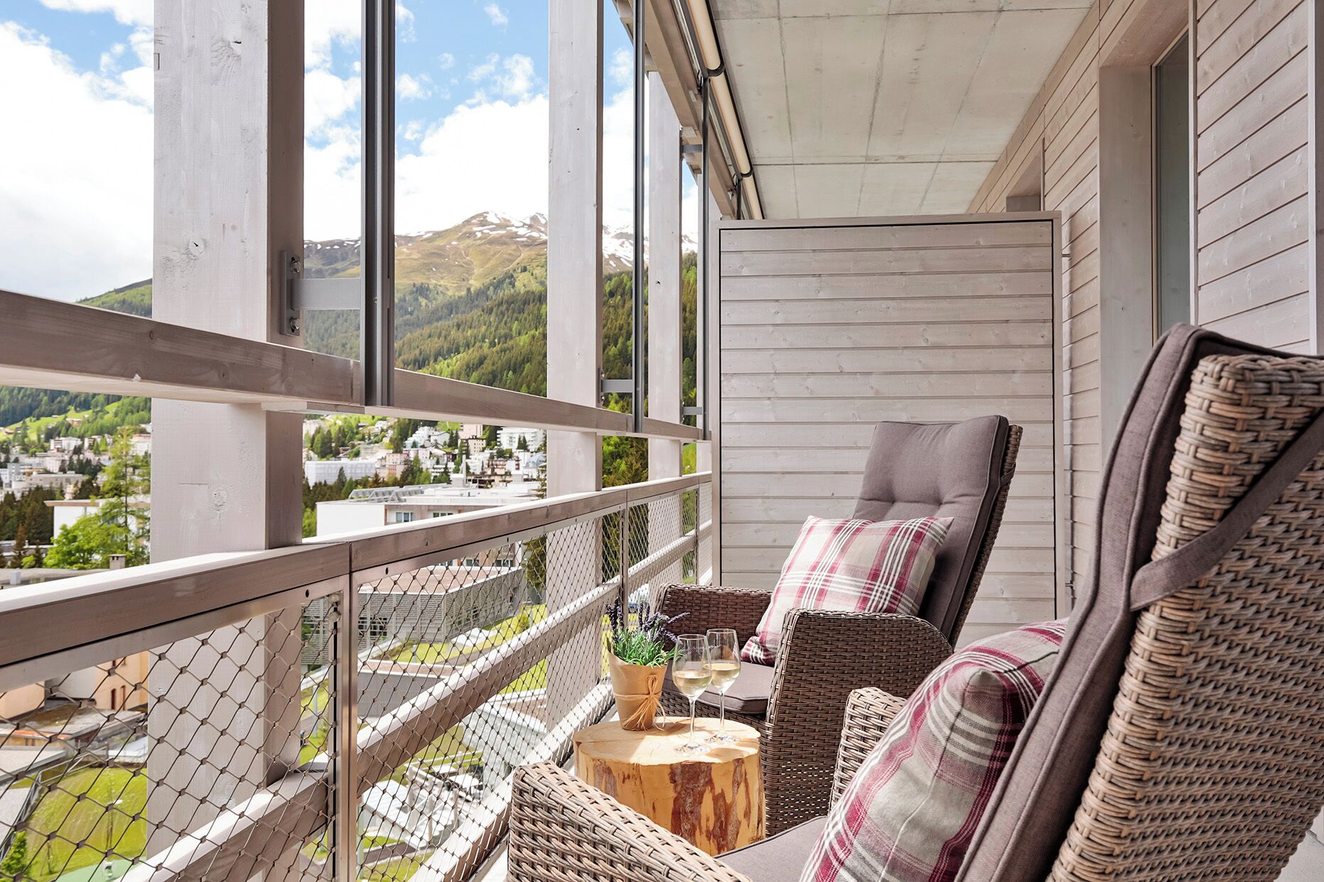 Quarto casal luxo, sacada, vista para a montanha | Sacada