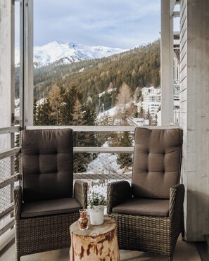 Premium Double Room, 2 Twin Beds, Mountain View | Premium bedding, in-room safe, desk, soundproofing - AMERON Davos Swiss Mountain Resort (Davos)