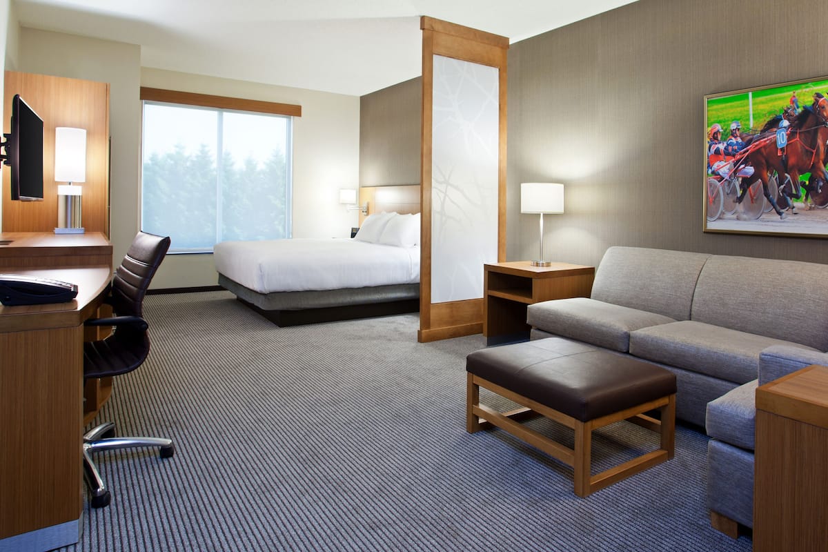 Premium bedding, iron/ironing board, free WiFi, bed sheets