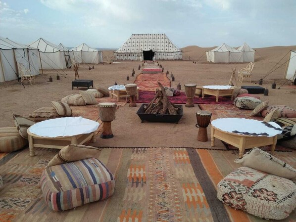 Lasten leikkialue ulkona