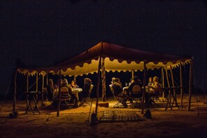 Outdoor dining - Camp Adounia (M'Hamid El Ghizlane)